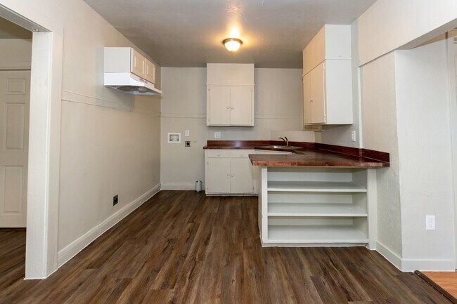 Building Photo - 1435 Magnolia St