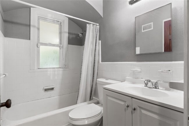 Building Photo - 10050 Diamond Dr