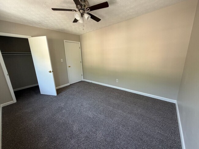Building Photo - 2071 Lenoa Ln