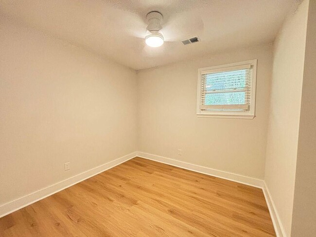Building Photo - Fully Updated Home in Charleston
