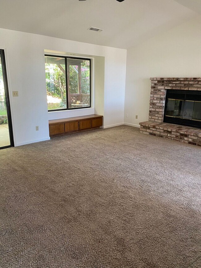 Building Photo - Cypress Hills Home