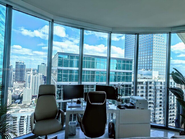 Building Photo - 200 Biscayne Blvd Way