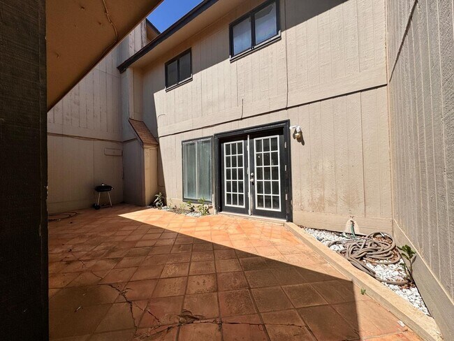 Building Photo - 3 bed 3 bath 2 car garage brick town home now available