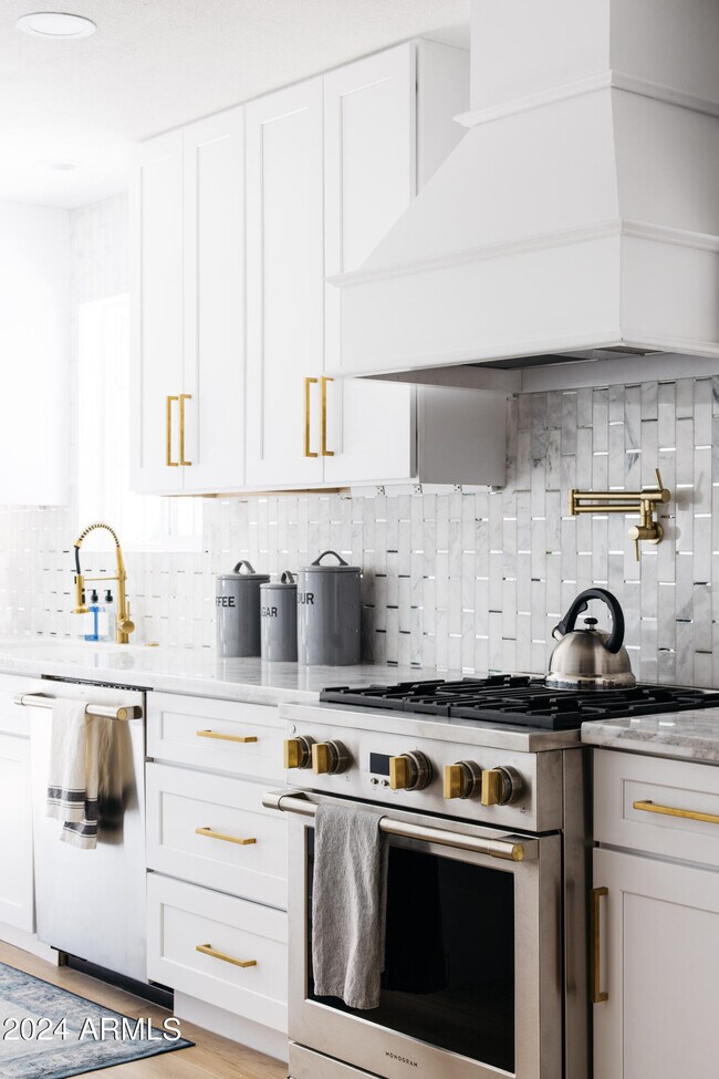 Building Photo - 6629 E Dreyfus Ave