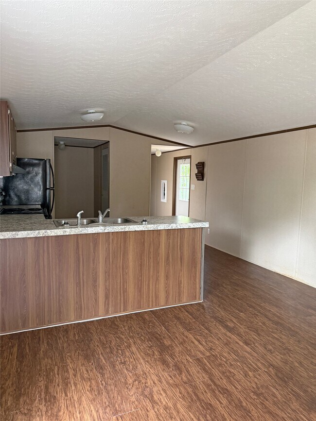 Building Photo - 390 Hidden Oaks Dr