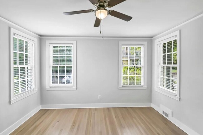 Building Photo - Pre-Leasing for the 26-27 School Year! - H...