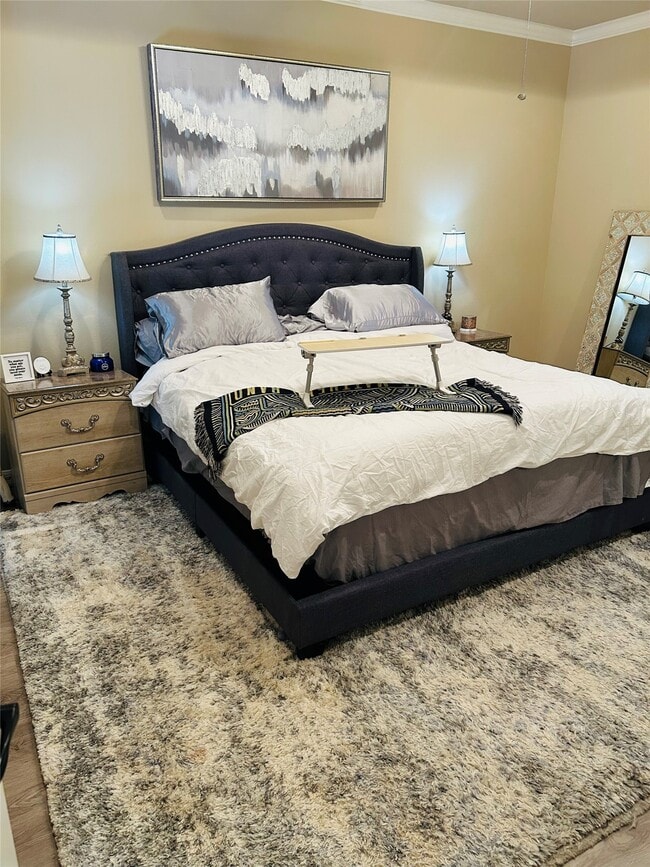 Building Photo - 1049 W 22nd St