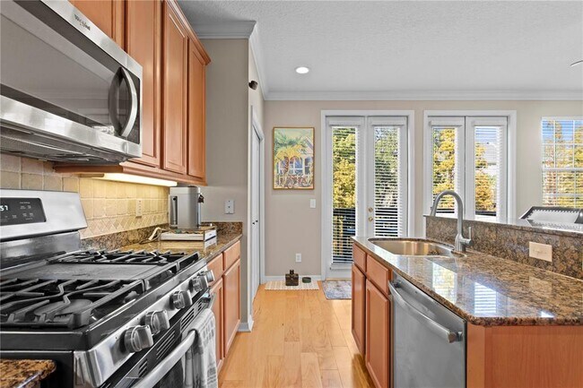 Building Photo - 3023 Pointeview Dr