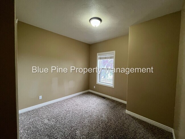 Building Photo - 6192 Pheasant Dr