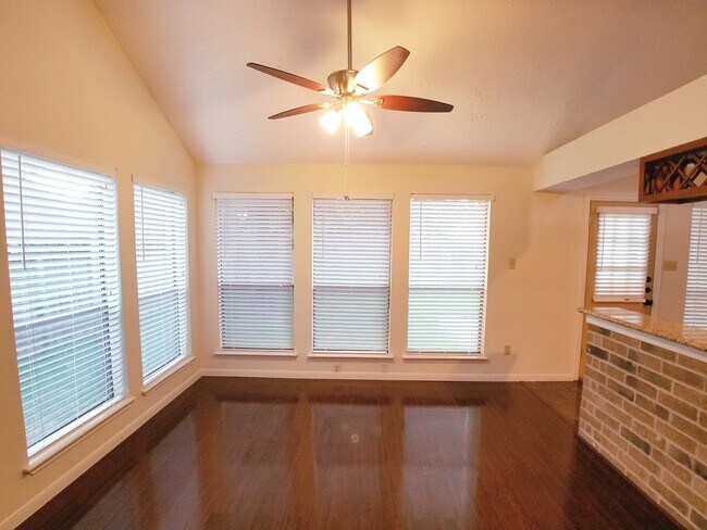 Building Photo - 2111 Echo Ridge