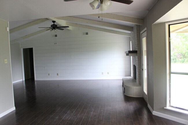 Building Photo - Welcome home!