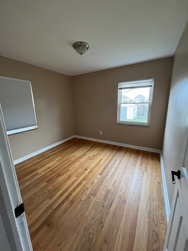 Building Photo - 152 Perry Pl