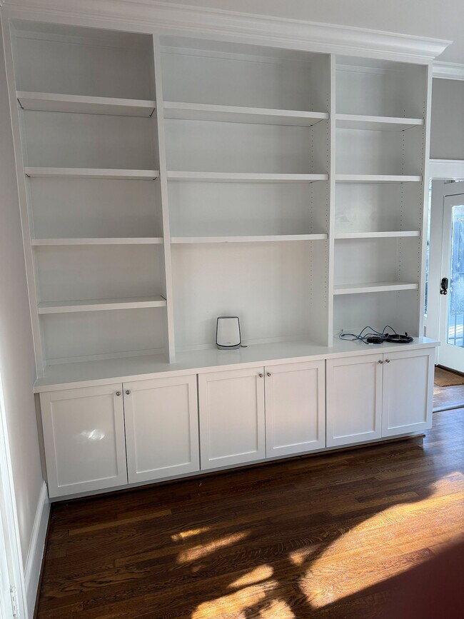 Building Photo - 719 Elmont Dr