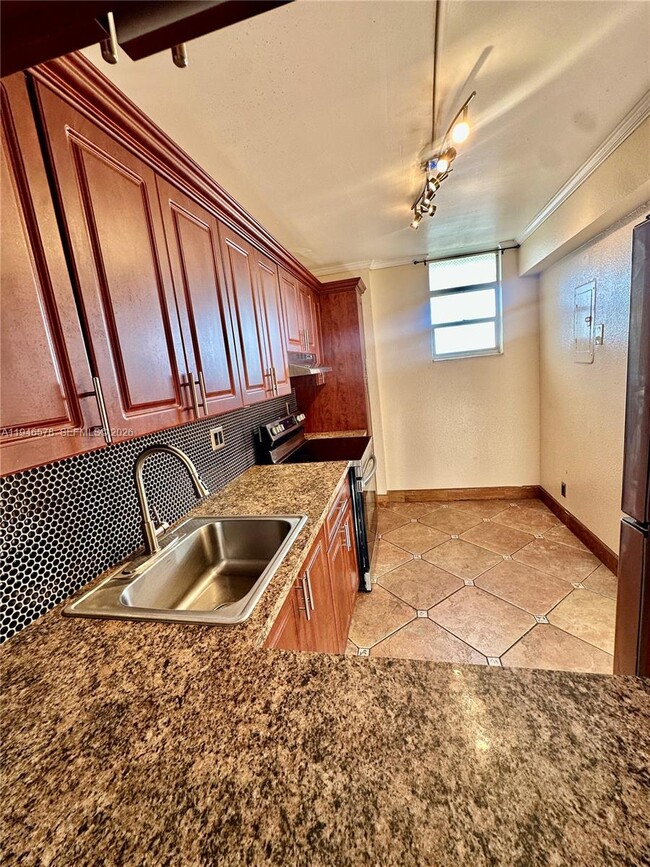 Building Photo - 2903 N Miami Beach Blvd