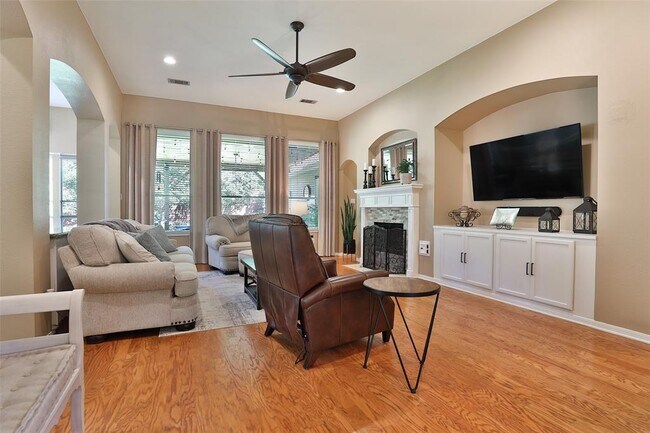 Building Photo - 8414 Green Valley Dr