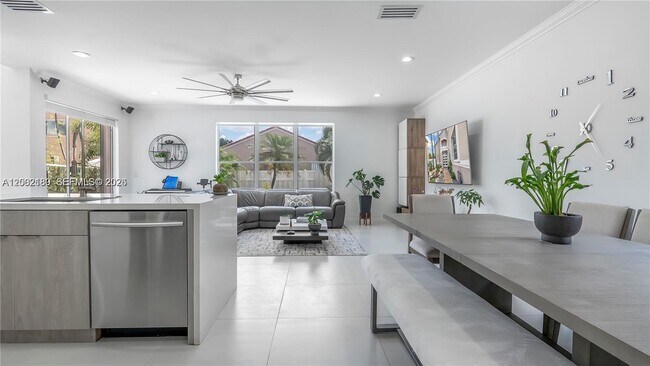 Building Photo - 321 SW 194th Ave