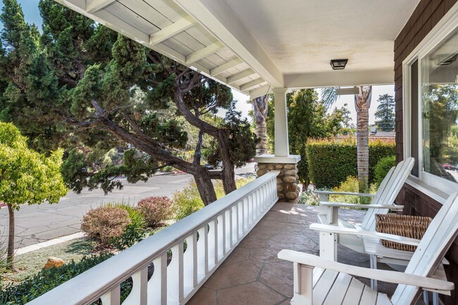 Building Photo - Beautifully Restored Craftsman in the Lowe...