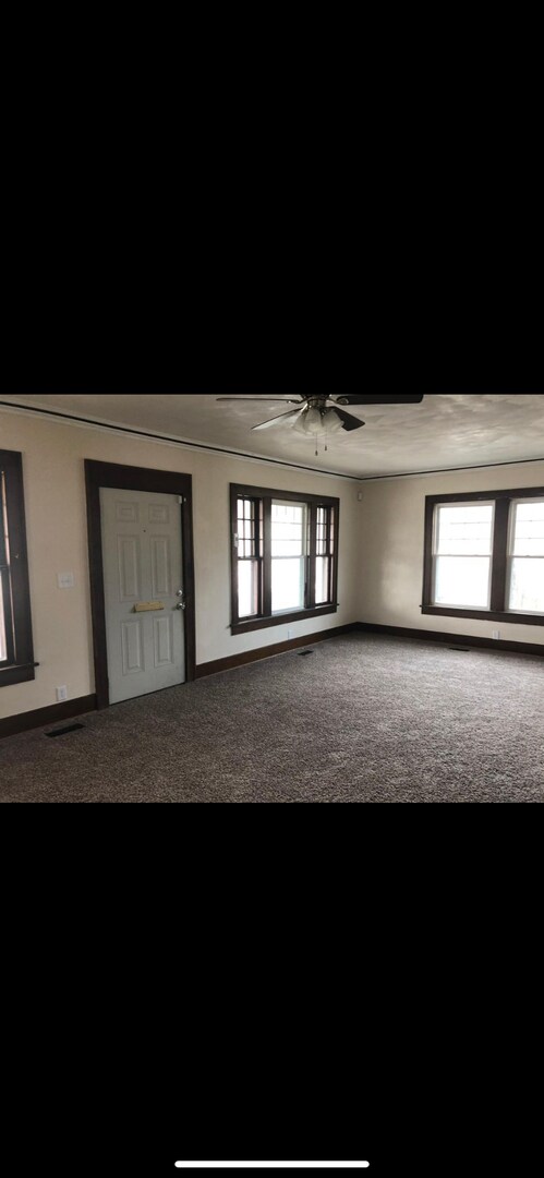 Building Photo - Check out this 3bdr, 2.5 bath home for rent