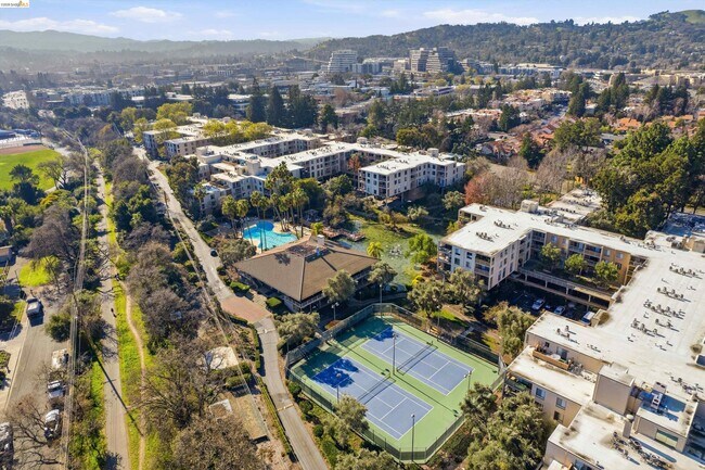 Building Photo - 490 N Civic Dr