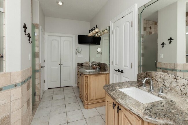 Building Photo - 665 Winchester Dr