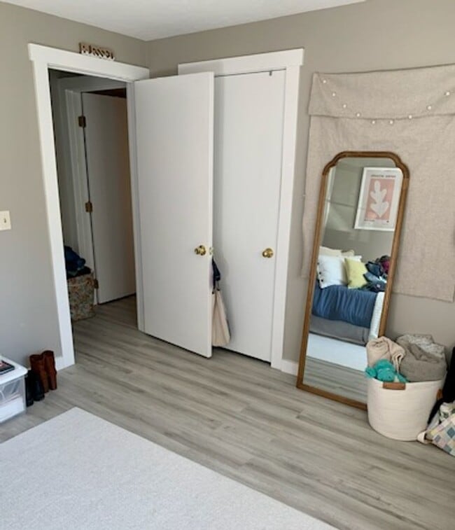 Building Photo - 2 Bedroom, 1 Bedroom Condo Year Round-Sein...