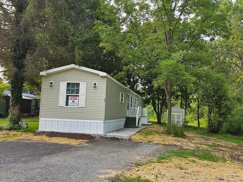 Building Photo - 12 Woodside Ln