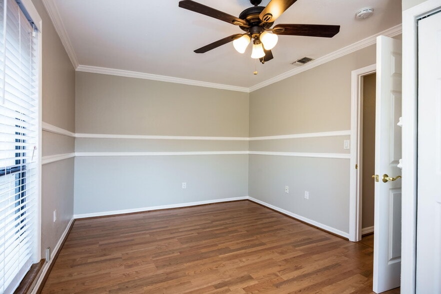 Building Photo - 10907 Meadow Lark Cove Dr