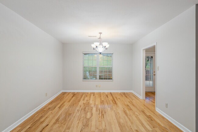 Building Photo - 8815 Brucewood Ln