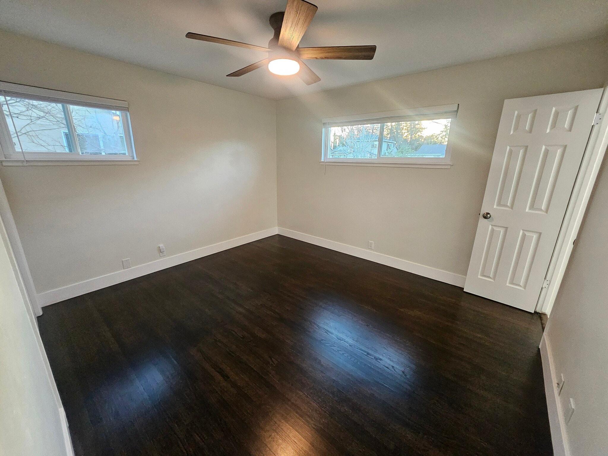 Master bedroom - 686 Coakley Dr