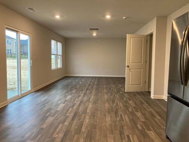 Building Photo - 117 Elegance Wy