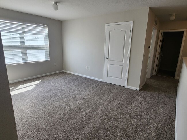 Building Photo - Lake Front House 4 Bedroom 3 Bathroom