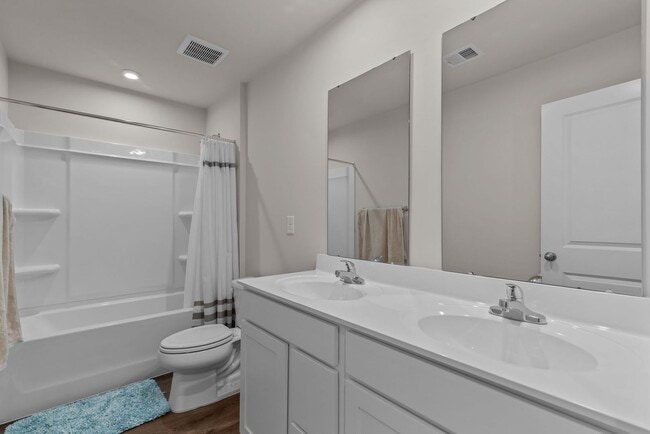 Building Photo - Spacious Home for Rent in Portsmouth!
