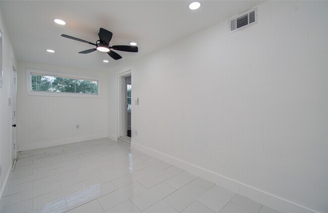 Building Photo - 7530 Park Pl Blvd