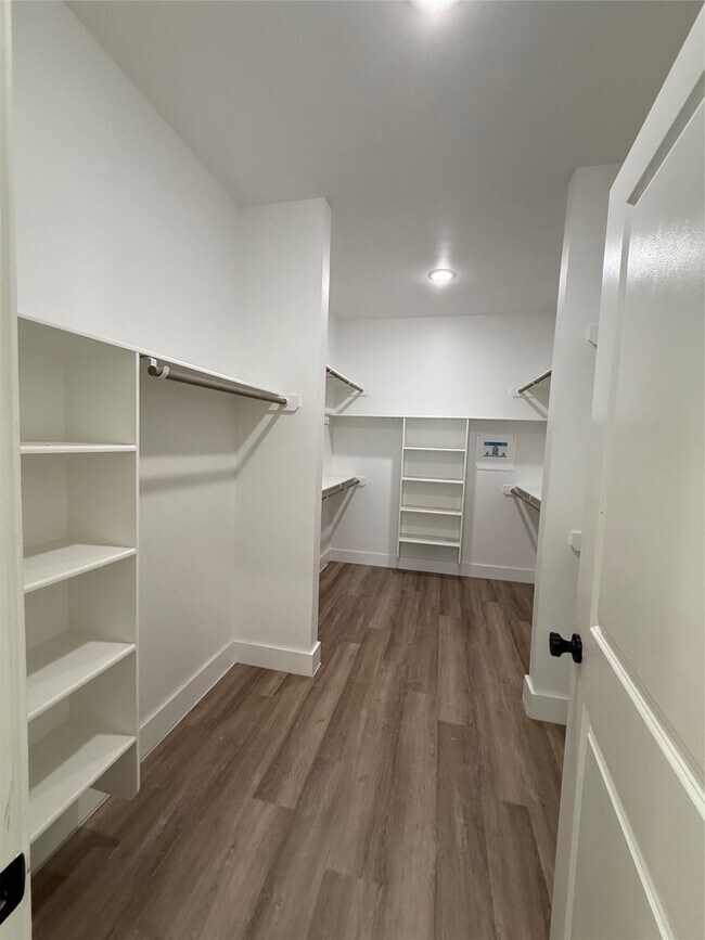 Building Photo - 803 Martin St