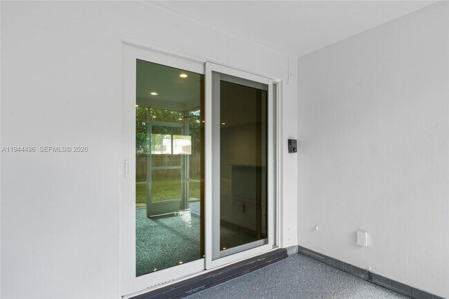 Building Photo - 1472 NE 62nd St