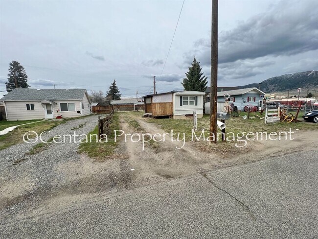 Building Photo - 2 bedroom mobile home near McDonald's!