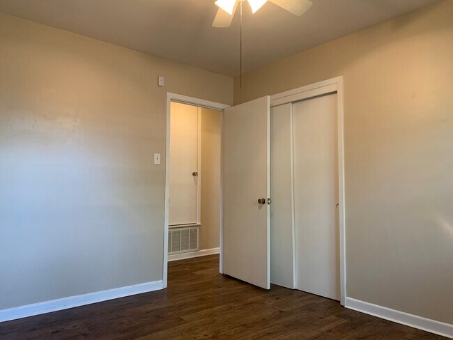 Building Photo - 701 Hybiscus Ln