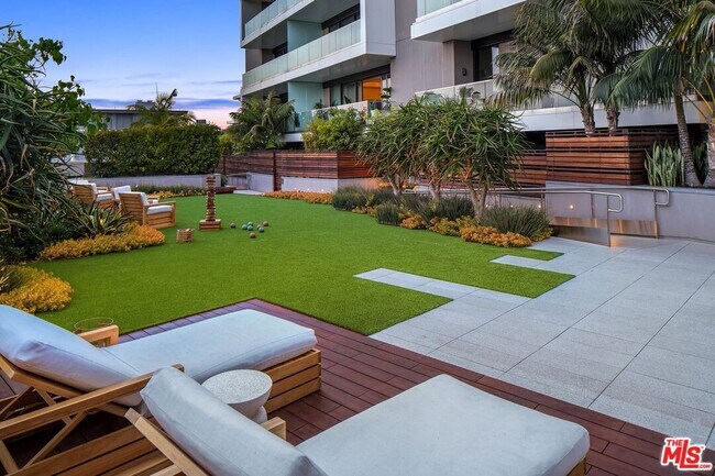 Building Photo - 8420 W Sunset Blvd