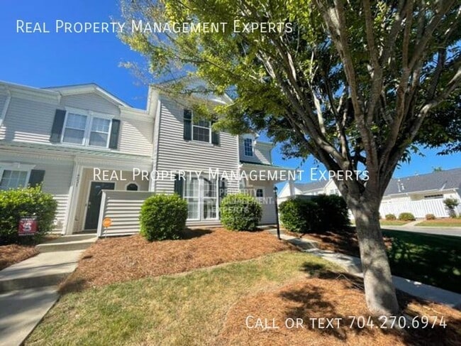 Building Photo - Beautiful 3BR/2BA Townhome in Harrisburg!