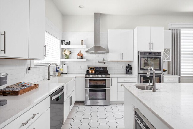 Building Photo - 1616 Pleasant St