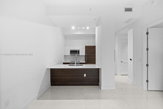 Building Photo - 301 Altara Ave