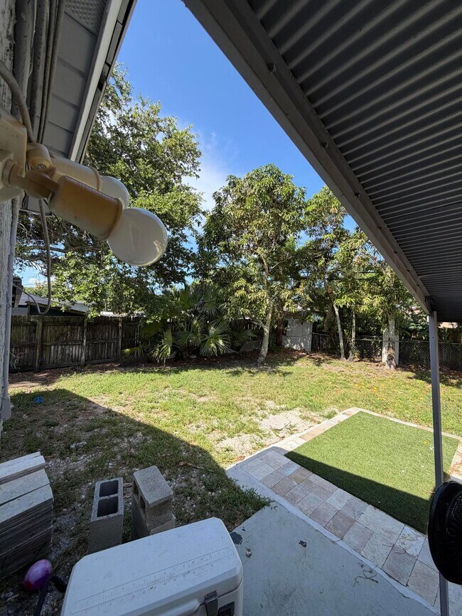 Building Photo - 4927 SW 44th Terrace