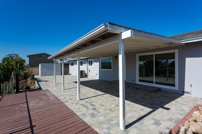 Building Photo - La Mesa Charmer with Mount Helix Views!