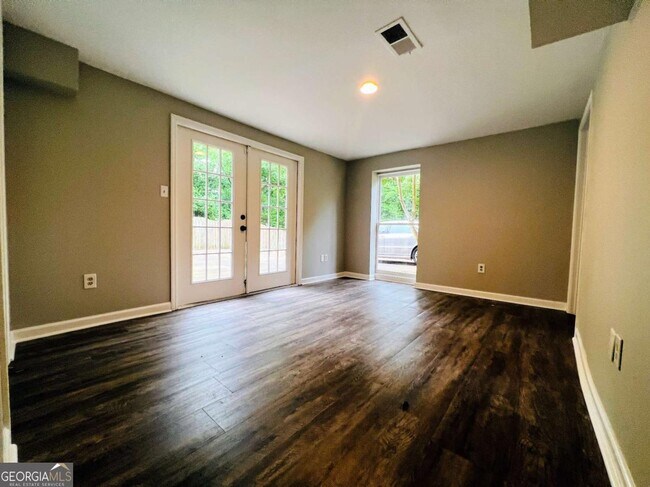Building Photo - 3151 Sandy Plains Rd
