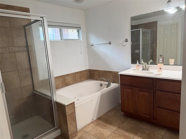 Building Photo - 15228 Fernhill Dr