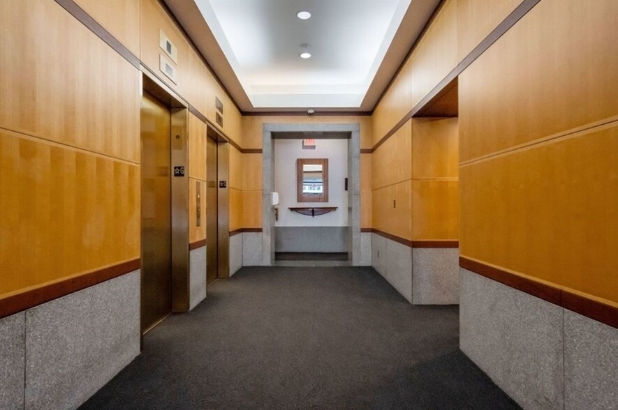 Building Photo - 931 Massachusetts Ave