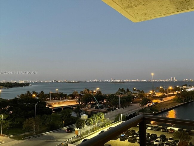 Building Photo - 600 NE 36th St