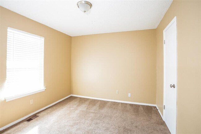Building Photo - 8412 Breezewood Dr
