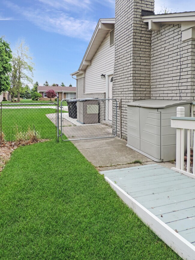 Building Photo - 37183 Vargo