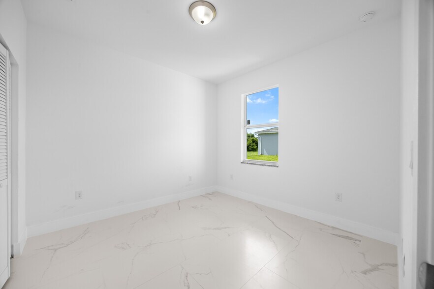 Building Photo - 1136 Ichabod Ave
